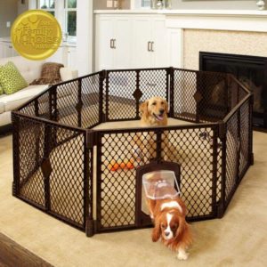 Pet enclosure with lockable